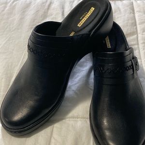 Clarks Black Leather Soft Cushion Mules 9.5 W